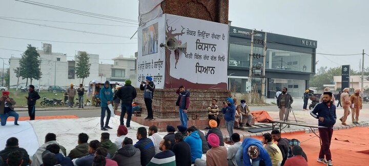 ਅੱਜ ਸ਼੍ਰੋਮਣੀ ਅਕਾਲੀ ਦਲ ਵੱਲੋਂ ਕਿਸਾਨਾਂ ਦਾ ਸਮਰਥਨ ਕਰਨ ਲਈ ਅੰਮ੍ਰਿਤਸਰ ਵਿਖੇ ਧਰਨਾ ਲਾਇਆ ਗਿਆ।