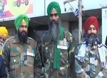 ਬਹਾਦਰੀ ਦੇ ਮੈਡਲ ਛਾਤੀ 'ਤੇ ਸਜਾ ਕਿਸਾਨਾਂ ਦੇ ਹੱਕ ਦਿਵਾਉਣ ਪਹੁੰਚੇ ਫੌਜੀ, ਕਾਨੂੰਨ ਰੱਦ ਕਰਾ ਕੇ ਹੀ ਜਾਣਗੇ ਵਾਪਸ