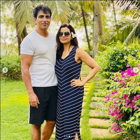 ਤਸਵੀਰਾਂ 'ਚ ਤੁਸੀਂ ਸੋਨੂੰ ਸੂਦ ਅਤੇ ਉਨ੍ਹਾਂ ਦੀ ਪਤਨੀ ਨੂੰ ਖੂਬਸੂਰਤ ਅੰਦਾਜ਼ 'ਚ ਦੇਖ ਸਕਦੇ ਹੋ। 