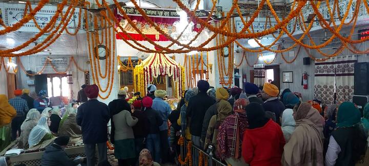 ਇਸ ਮੌਕੇ ਵੱਡੀ ਗਿਣਤੀ 'ਚ ਸੰਗਤਾਂ ਦੇਸ਼ਾਂ ਵਿਦੇਸ਼ਾਂ ਤੋਂ ਗੁਰੂ ਘਰ ਨਤਮਸਤਕ ਹੋਣ ਪੁੱਜੀਆਂ। ਭਲਕੇ ਸ਼੍ਰੀ ਅਕਾਲ ਤਖਤ ਸਾਹਿਬ ਤੋਂ ਨਗਰ ਕੀਰਤਨ ਗੁਰਦੁਆਰਾ ਗੁਰੂ ਕਾ ਮਹਿਲ ਤੱਕ ਸਜਾਇਆ ਗਿਆ।