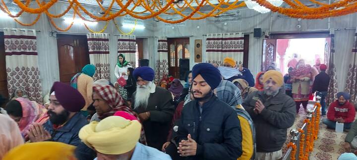 ਇਸ ਮੌਕੇ ਮੁੱਖ ਸੇਵਾਦਾਰ ਬਾਬਾ ਵਾਹਿਗੁਰੂ ਸਿੰਘ ਜੀ ਨੇ ਦੱਸਿਆ ਕਿ ਸੰਗਤ ਵੱਡੀ ਗਿਣਤੀ 'ਚ ਅੱਜ ਗੁਰੂ ਘਰ 'ਚ ਨਤਮਸਤਕ ਹੋਣ ਪਹੁੰਚ ਰਹੀ ਹੈ।