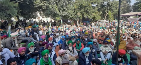 ਕਿਸਾਨ ਅੰਦੋਲਨ ਦੌਰਾਨ ਜਾਨ ਗਵਾਉਣ ਵਾਲਿਆਂ ਨੂੰ ਠਾਠਾਂ ਮਾਰਦੇ ਇਕੱਠ ਨੇ ਦਿੱਤੀ ਸ਼ਰਧਾਂਜਲੀ, ਦੋਖੇ ਜੋਸ਼ ਭਰੀਆਂ ਤਸਵੀਰਾਂ ਕਿਸਾਨ ਅੰਦੋਲਨ ਦੌਰਾਨ ਜਾਨ ਗਵਾਉਣ ਵਾਲਿਆਂ ਨੂੰ ਠਾਠਾਂ ਮਾਰਦੇ ਇਕੱਠ ਨੇ ਦਿੱਤੀ ਸ਼ਰਧਾਂਜਲੀ, ਦੋਖੇ ਜੋਸ਼ ਭਰੀਆਂ ਤਸਵੀਰਾਂ