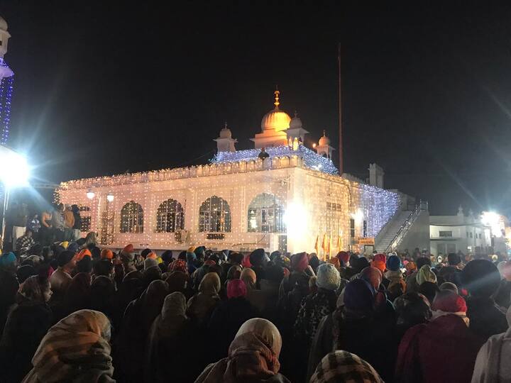 ਇੱਥੋਂ ਚੱਲ ਕੇ ਇਹ ਨਗਰ ਕੀਰਤਨ ਗੁਰਦਵਾਰਾ ਪਰਿਵਾਰ ਵਿਛੋੜਾ ਸਾਹਿਬ ਪਹੁੰਚਦਾ ਹੈ, ਜਿੱਥੇ ਸਰਸਾ ਨਦੀ ਦੇ ਕੰਢੇ ਗੁਰੂ ਸਾਹਿਬ ਦਾ ਪਰਿਵਾਰ ਇੱਕ ਦੂਸਰੇ ਤੋਂ ਸਦੀਵੀ ਵਿਛੋੜੇ ਲਈ ਵਿਛੜ ਗਿਆ।