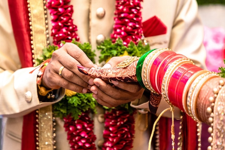 A fugitive man got married to two women in 5 days, now Absconding  5 ਦਿਨਾਂ 'ਚ ਦੋ ਔਰਤਾਂ ਨਾਲ ਵਿਆਹ ਕਰਾ ਹੋਇਆ ਫਰਾਰ ਸ਼ਾਤਰ ਬੰਦਾ