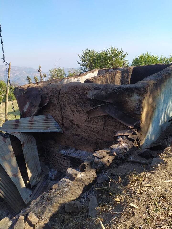 ਸੋਲਨ: ਅਰਕੀ ਸਬ-ਡਵੀਜ਼ਨ ਅਧੀਨ ਪੈਂਦੇ ਪਿੰਡ ਕ੍ਰਿਊਂਟੀ 'ਚ ਬੀਤੀ ਰਾਤ ਇਕ ਗੋਦਾਮ ਅੱਗ ਦੀ ਲਪੇਟ 'ਚ ਆ ਗਿਆ।