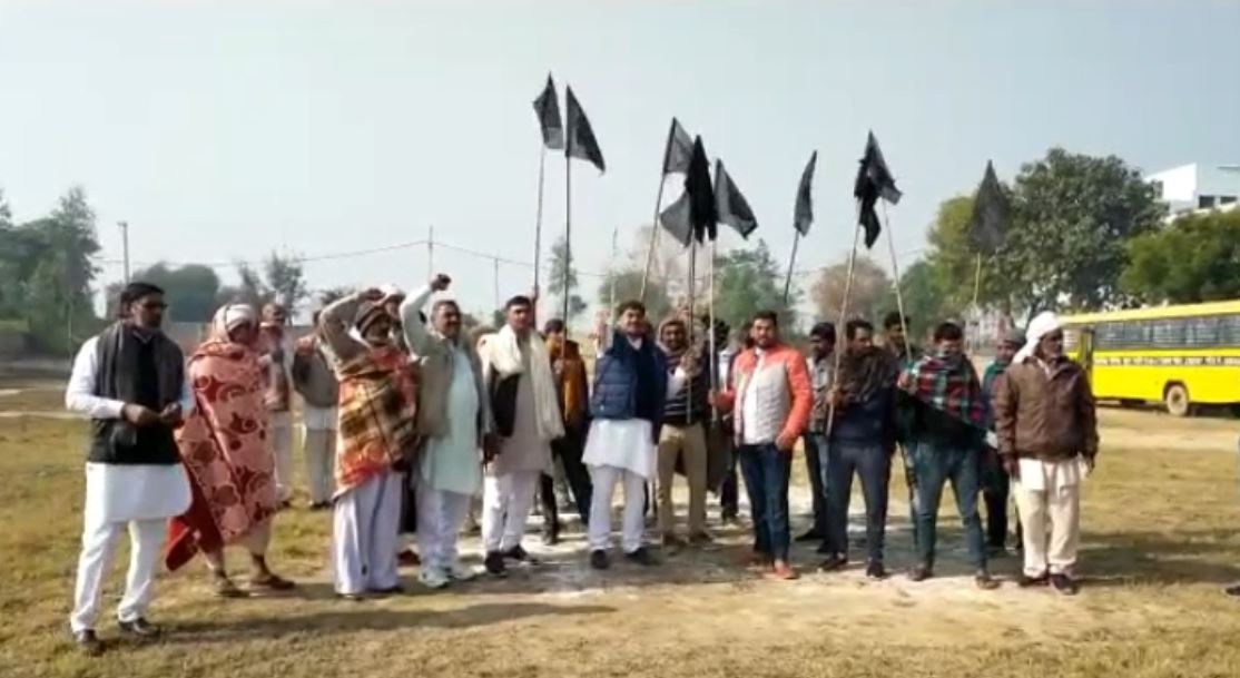 Farmers Protest: ਦੁਸ਼ਯੰਤ ਚੌਟਾਲਾ ਨੂੰ ਵੀ ਝੱਲਣਾ ਪਿਆ ਕਿਸਾਨਾਂ ਦਾ ਗੁੱਸਾ, ਕਿਸਾਨਾਂ ਨੇ ਪੁੱਟਿਆ ਹੈਲੀਪੈਡ