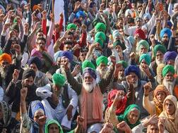 ਕਿਸਾਨਾਂ ਨੇ ਨਹੀਂ ਸੁਣੀ ਮੋਦੀ ਦੀ 'ਮਨ ਕੀ ਬਾਤ', ਕੜਾਕੇ ਦੀ ਠੰਢ 'ਚ ਕਿਸਾਨ ਅੰਦੋਲਨ ਜਾਰੀ