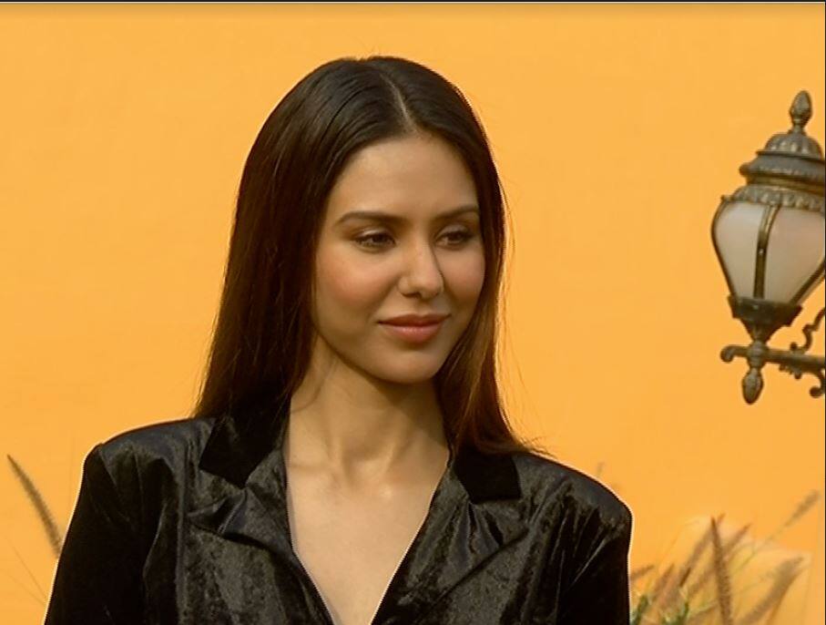 Sonam Bajwa said big thing about her grandfather, if he were alive today, would sit on dharna with farmers  ਸੋਨਮ ਬਾਜਵਾ ਨੇ ਆਪਣੇ ਦਾਦਾ ਜੀ ਬਾਰੇ ਕਹੀ ਵੱਡੀ ਗੱਲ, ਜੇ ਅੱਜ ਜਿਉਂਦੇ ਹੁੰਦੇ ਤਾਂ ਕਿਸਾਨ ਧਰਨੇ 'ਤੇ ਬੈਠਦੇ