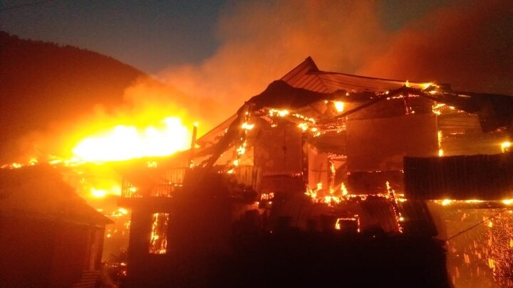 Fire incident in Shimla dozens home damaged  ਸ਼ਿਮਲਾ 'ਚ ਭਿਆਨਕ ਅੱਗ ਲੱਗਣ ਨਾਲ ਦਰਜਨਾਂ ਘਰ ਸੜ ਕੇ ਸਵਾਹ