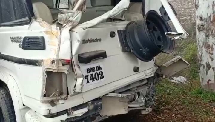 ਉਧਰ ਮੌਕੇ 'ਤੇ ਮਜ਼ੂਦ ਪੁਲਿਸ ਅਧਿਕਾਰੀ ਮੁਤਾਬਕ ਸਵੇਰ ਸਮੇਂ ਸੰਘਣੀ ਧੁੰਦ ਕਰਕੇ ਸੜਕ 'ਤੇ ਚੱਲ ਰਹੇ ਟਰੱਕ ਦੇ ਡਰਾਇਵਰ ਨੇ ਆਪਣੇ ਟਰੱਕ ਦੀ ਸਪੀਡ ਜਿਵੇਂ ਹੀ ਹੌਲੀ ਕੀਤੀ ਤਾਂ ਉਸ ਟਰੱਕ ਦੇ ਪਿੱਛੇ ਚੱਲ ਰਹੀ ਗੱਡੀਆਂ ਇੱਕ ਦੂੱਜੇ 'ਚ ਟਕਰਾ ਗਈਆਂ।