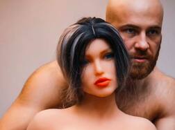 ਬਾਡੀ ਬਿਲਡਰ ਨੇ ਸੈਕਸ ਡੋਲ ਨਾਲ ਕਰਵਾਇਆ ਵਿਆਹ, ਹੁਣ ਟੁੱਟ ਗਈ, ਠੀਕ ਹੋਣ ਦਾ ਕਰ ਰਿਹਾ ਇੰਤਜ਼ਾਰ 