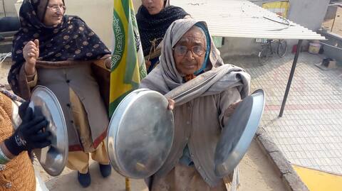 ਕਿਸਾਨਾਂ ਨੇ ਨਹੀਂ ਸੁਣੀ ਮੋਦੀ ਦੀ 'ਮਨ ਕੀ ਬਾਤ', ਥਾਲੀਆਂ ਨਾਲ ਗੂੰਜਿਆ ਆਸਮਾਨ ਕਿਸਾਨਾਂ ਨੇ ਨਹੀਂ ਸੁਣੀ ਮੋਦੀ ਦੀ 'ਮਨ ਕੀ ਬਾਤ', ਥਾਲੀਆਂ ਨਾਲ ਗੂੰਜਿਆ ਆਸਮਾਨ