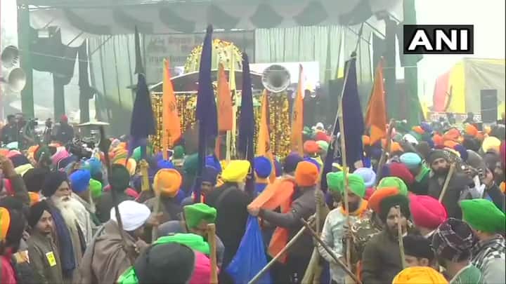  ਪੰਜ ਪਿਆਰਿਆਂ ਦੀ ਅਗਵਾਈ ਤੇ ਸ੍ਰੀ ਗੁਰੂ ਗ੍ਰੰਥ ਦੀ ਛਤਰ ਛਾਇਆ ਹੇਠ ਸਜਾਇਆ ਗਿਆ ਇਹ ਨਗਰ ਕੀਰਤਨ ਵੱਖ-ਵੱਖ ਥਾਵਾਂ ਤੋਂ ਹੁੰਦਾ ਹੋਇਆ ਸ਼ਾਮ ਨੂੰ ਸਿੰਘੂ ਬਾਰਡਰ ਵਿਖੇ ਸਮਾਪਤ ਹੋਵੇਗਾ।