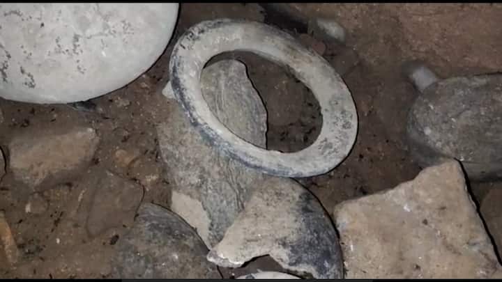 ਫਿਲਹਾਲ ਪੁਲਿਸ ਮੌਕੇ ਤੇ ਪੁੰਹਚ ਕੇ ਜਾਂਚ 'ਚ ਲੱਗੀ ਹੈ।ਉਧਰ ਸੁਰੱਖਿਆ ਏਜੰਸੀਆਂ ਨੂੰ ਜਦੋਂ ਇਸ ਸੁਰੰਗ ਬਾਰੇ ਦੱਸਿਆ ਗਿਆ ਤਾਂ ਉਨ੍ਹਾਂ ਇਸ ਸੁਰੰਗ ਨੂੰ ਵੇਖ ਕੇ ਖੁਲਾਸਾ ਕੀਤਾ ਕਿ ਸੁਰੰਗ ਬਹੁਤ ਪੁਰਾਣੀ ਲੱਗਦੀ ਹੈ।