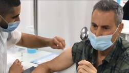 ਵੀਡੀਓ ਵਾਇਰਲ: ਕੋਰੋਨਾ ਵੈਕਸੀਨ ਲੱਗਦਿਆਂ ਹੀ ਸ਼ਖ਼ਸ ਨੇ ਨਜ਼ਰਾਂ ਨਾਲ ਤੋੜ ਦਿੱਤਾ ਚਮਚਾ