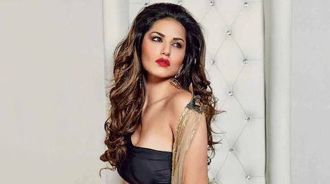 ਸਨੀ ਲਿਓਨੀ: ਅਡਲਟ ਸਟਾਰ ਤੋਂ ਬਾਲੀਵੁੱਡ ਸਟਾਰ ਬਣੀ ਸੰਨੀ ਨੇ ਸਾਲ 2011 ਵਿੱਚ ਡੈਨੀਅਲ ਵੇਬਰ ਨਾਲ ਵਿਆਹ ਕਰਵਾ ਲਿਆ ਸੀ। ਸਾਲ 2012 ਵਿੱਚ ਉਸ ਨੇ ਪੂਜਾ ਭੱਟ ਦੀ ਫਿਲਮ 'ਜਿਸਮ 2' ਨਾਲ ਬਾਲੀਵੁੱਡ ਵਿੱਚ ਡੈਬਿਊ ਕੀਤਾ ਸੀ।