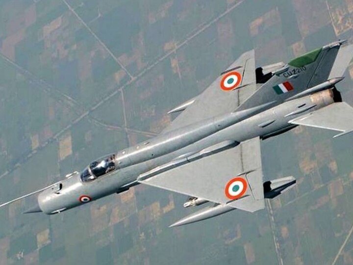 IAF Plane Crash Indian Airforce MiG-21 Bison jet crashes in Rajasthan's Suratgarh pilot ejects safely IAF MiG-21 Crash: ਰਾਜਸਥਾਨ ਦੇ ਸੂਰਤਗੜ ਨੇੜੇ IAF ਦਾ ਮਿਗ 21 ਹਾਦਸਾਗ੍ਰਸਤ, ਹਾਦਸੇ ਤੋਂ ਪਹਿਲਾਂ ਪਾਈਲਟ ਨੂੰ ਸੁਰੱਖਿਅਤ ਕੱਢਿਆ