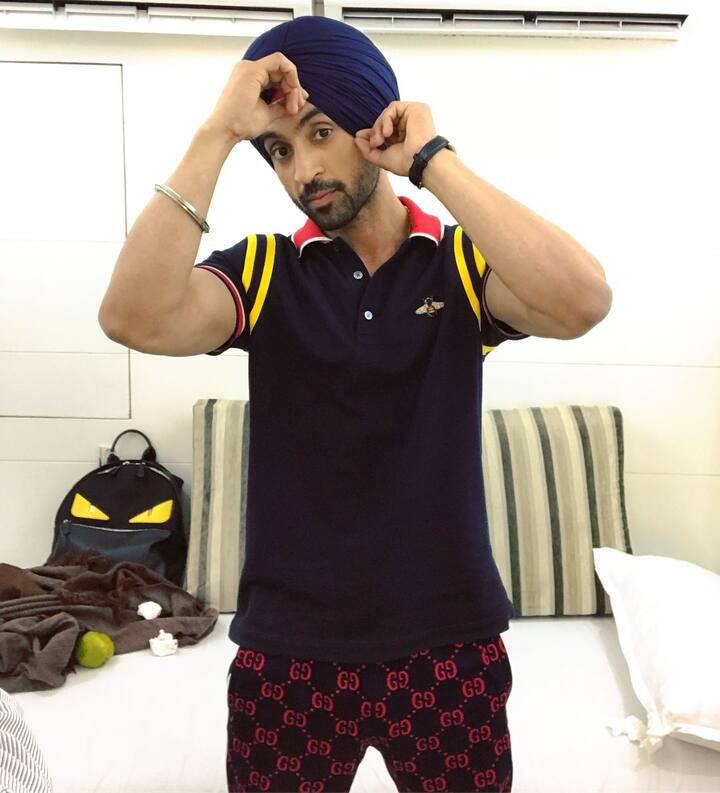 ਇਸ ਤੋਂ ਬਾਅਦ ਉਸਨੇ ਹਿੰਦੀ ਫਿਲਮਾਂ ਵਿੱਚ ਵੀ ਐਂਟਰੀ ਕੀਤੀ। ਦਿਲਜੀਤ ਪਹਿਲੀ ਵਾਰ 'ਉੜਦਾ ਪੰਜਾਬ' ਫਿਲਮ ਵਿੱਚ ਕਰੀਨਾ ਕਪੂਰ ਦੇ ਨਾਲ ਨਜ਼ਰ ਆਏ ਸੀ।