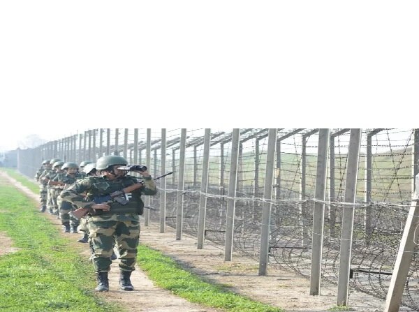 BSP arrest 6 Pakistani citizens on India-Pakistan border ਬੀਐਸਐਫ ਨੇ ਕੌਮਾਂਤਰੀ ਸਰਹੱਦ ਨੇੜਿਓਂ ਛੇ ਭਾਰਤੀ ਨਾਗਰਿਕ ਹਿਰਾਸਤ 'ਚ ਲਏ