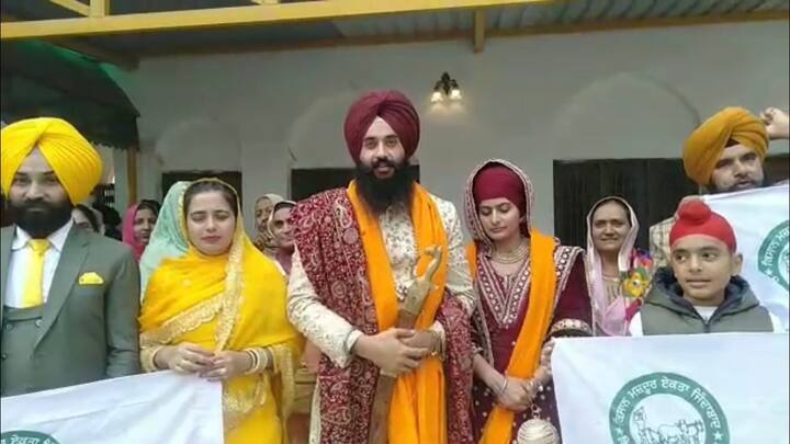 ਗੁਰਦਾਸਪੁਰ ਵਿਖੇ ਲਾੜੇ ਦਾ ਕਹਿਣਾ ਸੀ ਕਿ ਬਰਾਤ ਵਿੱਚ ਬੈਂਡ-ਵਾਜਿਆਂ ਦੀ ਥਾਂ ਹੱਥਾਂ 'ਚ ਕਿਸਾਨੀ ਅੰਦੋਲਨ ਦੇ ਬੈਨਰ ਫੜ ਕਿਸਾਨ ਮਜਦੂਰ ਏਕਤਾ ਦੇ ਨਾਅਰੇ ਲਗਾਏ ਗਏ।