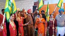 ਪੰਜਾਬ ਦੇ ਇਨ੍ਹਾਂ ਵਿਆਹਾਂ 'ਚ ਬੈਂਡ-ਵਾਜਿਆਂ ਦੀ ਥਾਂ ਕਿਸਾਨੀ ਝੰਡੇ ਲਹਿਰਾਏ, ਦੇਖੋ ਤਸਵੀਰਾਂ 