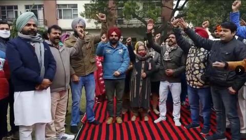 ਪੰਜਾਬ ਸਰਕਾਰ 'ਤੇ ਭੜਕੇ ਵਿਦਿਆਰਥੀਆਂ ਦੇ ਮਾਪੇ, ਖੜ੍ਹੇ ਕੀਤੇ ਵੱਡੇ ਸਵਾਲ ਪੰਜਾਬ ਸਰਕਾਰ 'ਤੇ ਭੜਕੇ ਵਿਦਿਆਰਥੀਆਂ ਦੇ ਮਾਪੇ, ਖੜ੍ਹੇ ਕੀਤੇ ਵੱਡੇ ਸਵਾਲ