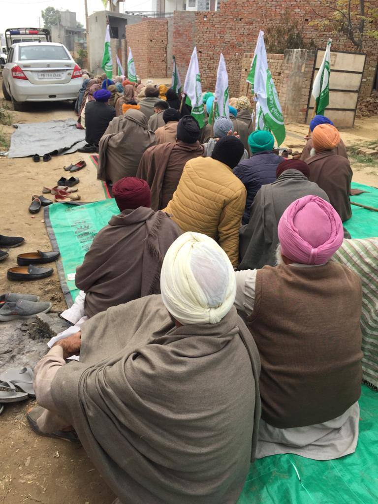 ਦਿੱਲੀ ਮੋਰਚੇ ਤੋਂ ਪਰਤੇ ਇੱਕ ਹੋਰ ਕਿਸਾਨ ਨੇ ਕੀਤੀ ਖ਼ੁਦਕੁਸ਼ੀ, ਬੇਟੇ ਦੀ ਵੀ ਗੁਰਦੇ ਫੇਲ੍ਹ ਹੋਣ ਕਾਰਨ ਮੌਤ Another farmer commits suicide after returning from Delhi Morcha, son also dies due to kidney failure ਦਿੱਲੀ ਮੋਰਚੇ ਤੋਂ ਪਰਤੇ ਇੱਕ ਹੋਰ ਕਿਸਾਨ ਨੇ ਕੀਤੀ ਖ਼ੁਦਕੁਸ਼ੀ, ਬੇਟੇ ਦੀ ਵੀ ਗੁਰਦੇ ਫੇਲ੍ਹ ਹੋਣ ਕਾਰਨ ਮੌਤ