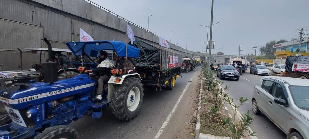 ਕਿਸਾਨਾਂ ਨੇ 26 ਜਨਵਰੀ ਦੀ ਕੀਤੀ ਤਿਆਰੀ, ਟਰੈਕਟਰ ਮਾਰਚ ਲਈ ਇੱਕ ਹੋਰ ਜੱਥਾ ਪੰਜਾਬ ਤੋਂ ਰਵਾਨਾ Farmers prepare for January 26, another batch leaves for Punjab for tractor march ਕਿਸਾਨਾਂ ਨੇ 26 ਜਨਵਰੀ ਦੀ ਕੀਤੀ ਤਿਆਰੀ, ਟਰੈਕਟਰ ਮਾਰਚ ਲਈ ਇੱਕ ਹੋਰ ਜੱਥਾ ਪੰਜਾਬ ਤੋਂ ਰਵਾਨਾ