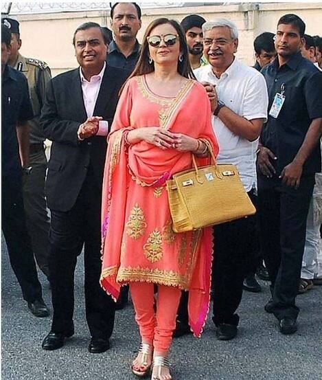 ਡ੍ਰਾਇਵਰ ਹੀ ਨਹੀਂ ਨੀਤਾ ਅੰਬਾਨੀ ਦੇ ਘਰ 'ਚ ਕੰਮ ਕਰਨ ਵਾਲੇ ਕੁੱਕ ਦੀ ਤਨਖ਼ਾਹ ਵੀ ਲੱਖਾਂ 'ਚ ਹੈ।