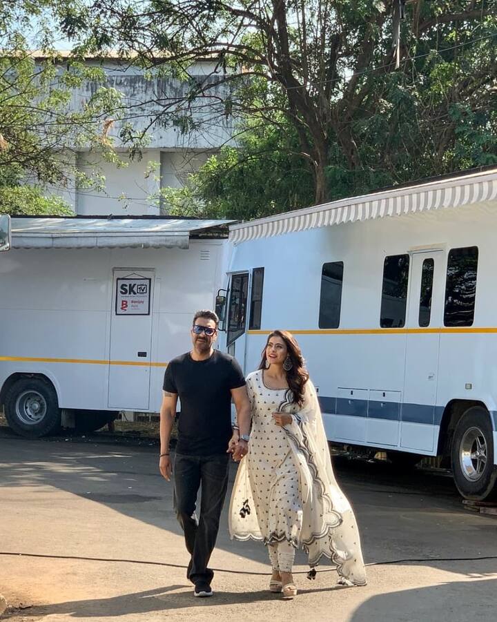 ਅਜੇ ਦੇਵਗਨ ਦੀ ਵੀ ਆਪਣੀ ਵੈਨਿਟੀ ਵੈਨ ਹੈ। ਉਸ ਦੀ ਵੈਨਿਟੀ ਵੈਨ ਬਹੁਤ ਮਹਿੰਗੀ ਹੈ ਅਤੇ ਸ਼ਾਨਦਾਰ ਸਹੂਲਤਾਂ ਨਾਲ ਲੈਸ ਹੈ। ਹਾਲਾਂਕਿ ਅਜੇ ਦੇਵਗਨ ਦੀ ਵੈਨਿਟੀ ਵੈਨ ਦੀ ਕੀਮਤ ਬਾਰੇ ਸਸਪੈਂਸ ਬਣਿਆ ਹੋਇਆ ਹੈ।