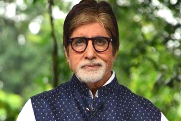ਬਿੱਗ ਬੀ ਯਾਨੀ ਅਮਿਤਾਭ ਬੱਚਨ ਨੇ ਬਾਲੀਵੁੱਡ ਵਿੱਚ ਆਉਣ ਤੋਂ ਪਹਿਲਾਂ ਕੋਲਕਾਤਾ ਸ਼ਹਿਰ ਵਿੱਚ ਇੱਕ ਸ਼ਿਪਿੰਗ ਫਰਮ ਨਾਲ ਕੰਮ ਕੀਤਾ, ਜਿੱਥੇ ਉਨ੍ਹਾਂ ਨੂੰ ਪਹਿਲੀ ਤਨਖਾਹ ਵਜੋਂ 500 ਰੁਪਏ ਮਿਲੇ।