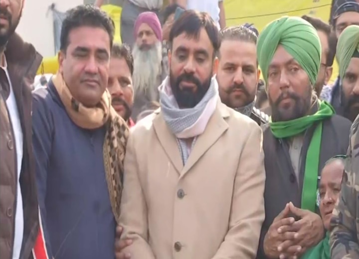 Punjabi singer Babbu Mann reached Singhu Border on Lohri ਲੋਹੜੀ ਮੌਕੇ ਸਿੰਘੂ ਬਾਰਡਰ ਪਹੁੰਚੇ ਪੰਜਾਬੀ ਗਾਇਕ ਬੱਬੂ ਮਾਨ