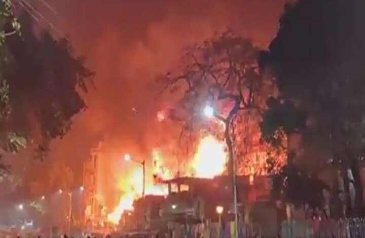 Fire breaks out at Kolkata's Baghbazar, cylinders explode; 20 fire tenders rushed ਕੋਲਕਾਤਾ ਦੇ ਬਾਗ ਬਾਜ਼ਾਰ ਖੇਤਰ ਵਿਚ ਭਿਆਨਕ ਅੱਗ, ਸੁਣਾਈ ਦਿੱਤੀ ਸਿਲੰਡਰ ਧਮਾਕੇ ਦੀ ਆਵਾਜ਼