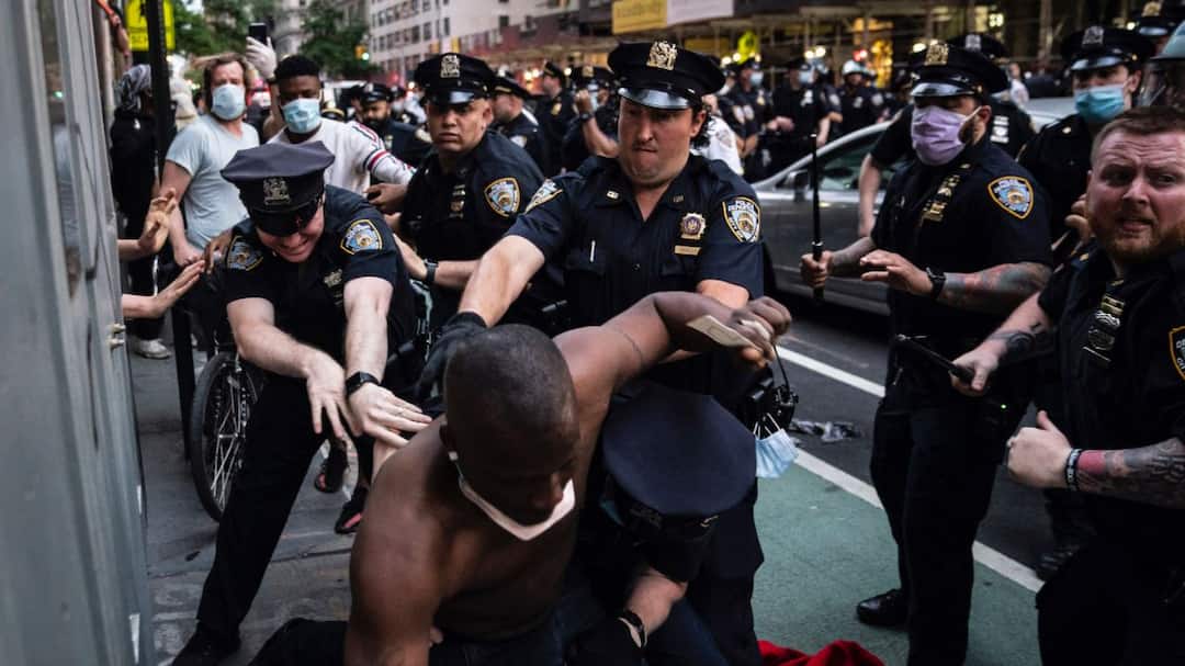 ਗੋਰਿਆਂ ਦੇ ਮੁਕਾਬਲੇ ਕਾਲੇ ਮੂਲ ਦੇ ਲੋਕਾਂ ’ਤੇ ਅਮਰੀਕੀ ਪੁਲਿਸ ਦਾ ਵੱਧ ਤਸ਼ੱਦਦ Black Americans are more likely to be tortured by U.S. police than whites ਗੋਰਿਆਂ ਦੇ ਮੁਕਾਬਲੇ ਕਾਲੇ ਮੂਲ ਦੇ ਲੋਕਾਂ ’ਤੇ ਅਮਰੀਕੀ ਪੁਲਿਸ ਦਾ ਵੱਧ ਤਸ਼ੱਦਦ