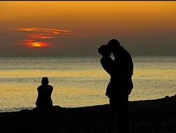 ਵਿਆਹ ਤੋਂ ਬਾਅਦ ਪਤੀ ਗਰਲਫ੍ਰੈਂਡ ਨੂੰ ਲੈ ਗਿਆ ਹਨੀਮੂਨ 'ਤੇ, ਪਤਨੀ ਵਲੋਂ ਵਿਰੋਧ ਕਰਨ 'ਤੇ ਕਹੀ ਇਹ ਗੱਲ 