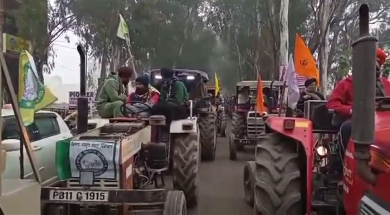 Tractor Rally Rehearsal: 26 ਜਨਵਰੀ ਨੂੰ ਦਿੱਲੀ ਵਿੱਚ ਹੋਣ ਵਾਲੀ ਟਰੈਕਟਰ ਰੈਲੀ ਤੋਂ ਪਹਿਲਾਂ ਗੁਰਦਾਸਪੁਰ 'ਚ 400 ਟਰੈਕਟਰ ਦੇ ਨਾਲ ਕੀਤੀ ਰਿਹਰਸਲ