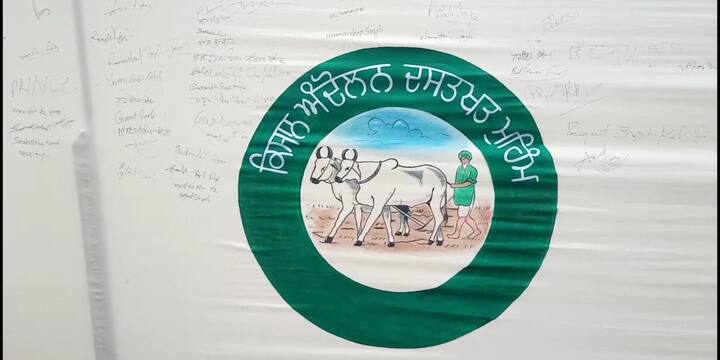 ਇਨ੍ਹਾਂ ਦਾ ਕਹਿਣਾ ਹੈ ਕਿ ਇਸ ਝੰਡੇ ਵਿੱਚਲੀ ਲਗਭਗ 395 ਵਰਗਫੁੱਟ ਇੱਕ ਪਾਸੇ ਖਾਲੀ ਜਗ੍ਹਾ ਆਮ ਜਨਤਾ ਦੇ ਦਸਤਖਤ ਲੈਣ ਲਈ ਰੱਖੀ ਗਈ ਹੈ।