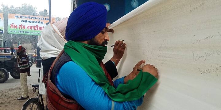 ਕਿਸਾਨਾਂ ਨੂੰ ਲੈ ਕੇ ਜਿੱਥੇ ਕੇਂਦਰ ਅਤੇ ਕਿਸਾਨਾਂ ਵਿੱਚ ਨੌਵੀਂ ਮੀਟਿੰਗ ਵੀ ਬੇਨਤੀਜਾ ਰਹੀ। ਉਥੇ ਹੀ ਕਿਸਾਨਾਂ ਵੱਲੋਂ 26 ਜਨਵਰੀ ਨੂੰ ਟਰੈਕਟਰ ਮਾਰਚ ਕੱਢਿਆ ਜਾ ਰਿਹਾ ਹੈ ਜਿਸ ਦੀਆਂ ਤਿਆਰੀਆਂ ਅੱਜ ਤੋਂ ਹੀ ਪਿੰਡ ਪਿੰਡ ਵਿਚ ਸ਼ੁਰੂ ਹੋ ਗਈਆਂ ਹਨ।