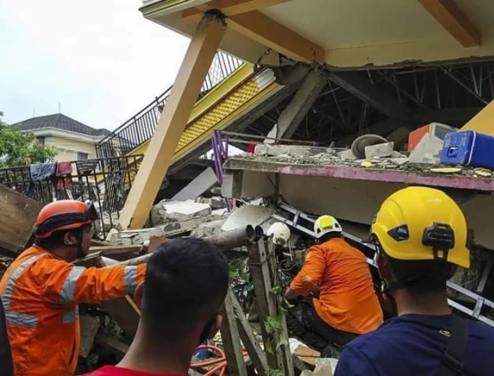Indonesia Earthquake death roll rise to 50 ਇੰਡੋਨੇਸ਼ੀਆ 'ਚ ਭੂਚਾਲ, ਮਰਨ ਵਾਲਿਆਂ ਦੀ ਗਿਣਤੀ 56 ਹੋਈ, 800 ਦੇ ਕਰੀਬ ਜ਼ਖ਼ਮੀ