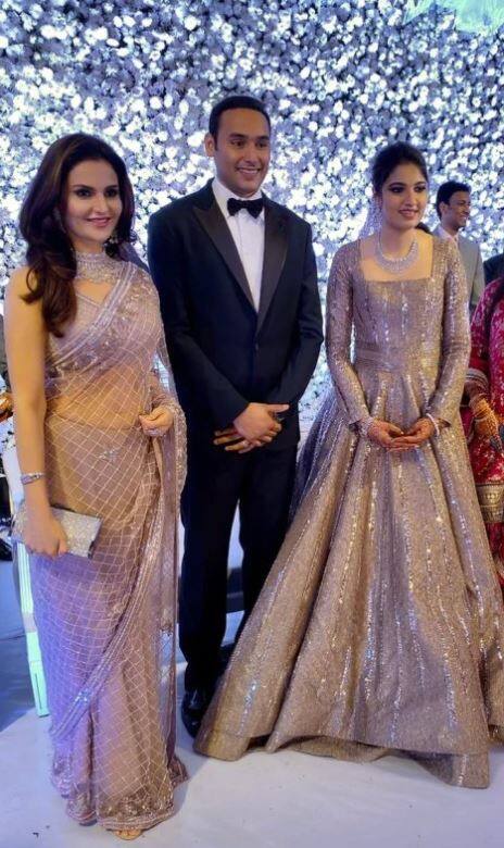 ਸਾਰੇ ਹੁਣ ਇਸ ਗੱਲ ਦਾ ਇੰਤਜ਼ਾਰ ਕਰ ਰਹੇ ਹਨ ਕਿ ਮੋਨਿਕਾ ਅਤੇ ਅਜ਼ਹਰੂਦੀਨ ਆਪਣੇ ਰਿਸ਼ਤੇ 'ਤੇ ਚੁੱਪੀ ਕਦੋਂ ਤੋੜਣਗੇ।