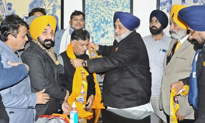 Former Congress MLA from Pathankot Ashok  Sharma joins SAD in presence of Sukhbir Singh Badal, Many Congress and BJP leaders will soon join the Akali Dal ਕਾਂਗਰਸ ਤੇ ਬੀਜੇਪੀ ਦੇ ਕਈ ਲੀਡਰ ਜਲਦ ਅਕਾਲੀ ਦਲ 'ਚ ਹੋਣਗੇ ਸ਼ਾਮਿਲ 