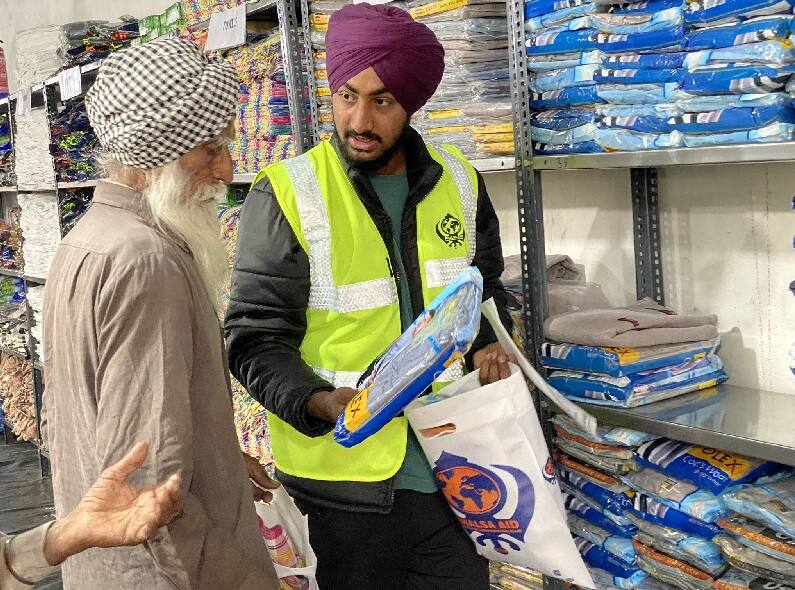 Khalsa Aid's services continue in the Kisan Andolan, an organization engaged in the service of humanity ਕਿਸਾਨ ਅੰਦੋਲਨ 'ਚ ਖਾਲਸਾ ਏਡ ਦੀਆਂ ਸੇਵਾਵਾਂ ਲਗਾਤਾਰ ਜਾਰੀ, ਮਨੁੱਖਤਾ ਦੀ ਸੇਵਾ 'ਚ ਜੁਟੀ ਸੰਸਥਾ