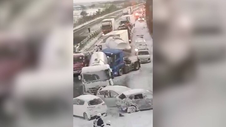 ਸਰਕਾਰ ਨੇ ਇੱਕ ਬਿਆਨ ਜਾਰੀ ਕਰਦਿਆਂ ਕਿਹਾ ਹੈ ਕਿ ਇਹ ਹਾਦਸੇ ਮਿਆਗੀ ਦੇ ਉੱਤਰੀ ਖੇਤਰ ਵਿੱਚ ਵਾਪਰੇ। ਇਸ ਕਾਰਨ ਤਕਰੀਬਨ ਇੱਕ ਕਿਲੋਮੀਟਰ ਲੰਬੀ ਸੜਕ ’ਤੇ ਵਾਹਨ ਫਸ ਗਏ।