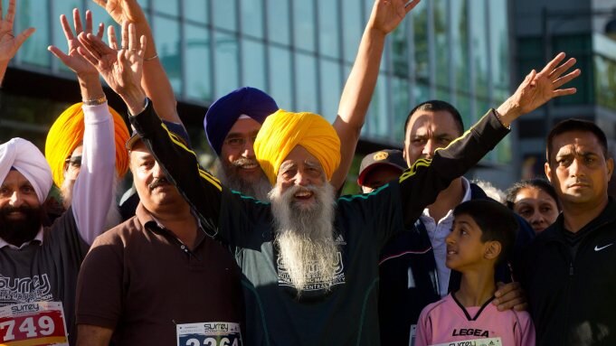 Omung Kumar to direct biopic based on world's oldest marathon runner Fauja Singh 109 ਸਾਲਾ ਪੰਜਾਬੀ ਦੌੜਾਕ ਫੌਜਾ ਸਿੰਘ ’ਤੇ ਫ਼ਿਲਮ ਬਣਾਉਣਗੇ ‘ਮੇਰੀ ਕੌਮ’ ਦੇ ਡਾਇਰੈਕਟਰ