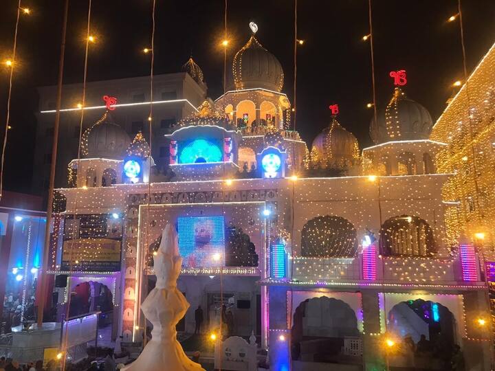 ਉੱਥੇ ਸਮੁੱਚੀਆਂ ਸਿੱਖ ਸੰਪਰਦਾਵਾਂ ਦੇ ਮੁਖੀਆਂ ਨੇ ਵੀ ਗੁਰੂ ਸਾਹਿਬ ਦੀ ਹਜ਼ੂਰੀ 'ਚ ਅਪਣੀ ਹਾਜ਼ਰੀ ਲਵਾਈ।