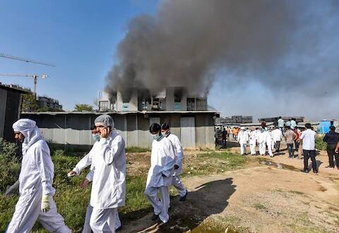 ਦੱਸਿਆ ਜਾ ਰਿਹਾ ਕਿ ਅੱਗ ਦੀ ਘਟਨਾ 'ਚ ਜਾਨ ਗਵਾਉਣ ਵਾਲੇ ਸ਼ਾਇਦ ਭਵਨ ਦੇ ਤਲ 'ਤੇ ਕੰਮ ਕਰ ਰਹੇ ਸਨ। 