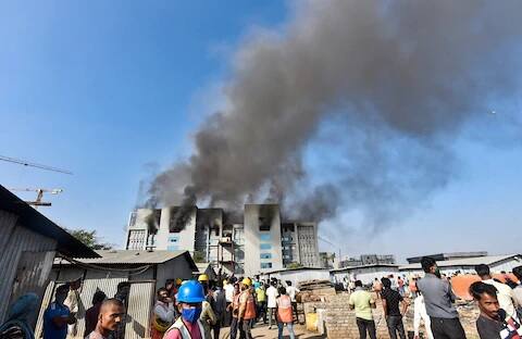 ਮਹਾਰਾਸ਼ਟਰ ਦੇ ਉਪ ਮੁੱਖ ਮੰਤਰੀ ਅਜਿਤ ਪਵਾਰ ਨੇ ਕਿਹਾ ਕਿ ਸੂਬਾ ਸਰਕਾਰ ਨੇ ਘਟਨਾ ਦੀ ਜਾਂਚ ਦੇ ਹੁਕਮ ਦਿੱਤੇ ਹਨ। ਮੁੱਖ ਮੰਤਰੀ ਊਧਵ ਠਾਕਰੇ ਨੇ ਪੱਤਰਕਾਰਾਂ ਨਾਲ ਗੱਲਬਾਤ ਕਰਦਿਆਂ ਦੱਸਿਆ ਕਿ ਸ਼ੁਰੂਆਤੀ ਜਾਣਕਾਰੀ ਮੁਤਾਬਕ ਬਿਜਲੀ ਸਬੰਧੀ ਖਾਮੀ ਦੇ ਚੱਲਦਿਆਂ ਅੱਗ ਲੱਗੀ ਹੈ। 