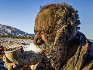   Amou Haji, from Iran, has not bathed for 67 years, He's the dirtiest man in the World ਪਾਣੀ ਦੇ ਡਰੋਂ 67 ਸਾਲਾਂ ਤੋਂ ਨਹੀਂ ਨਹਾਇਆ 87 ਸਾਲਾ ਸ਼ਖਸ