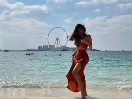 ਫਿਲਮ ਵਿੱਚ ਅਮਿਤਾਭ ਬੱਚਨ, ਨਾਗਰਜੂਨਾ ਅੱਕੀਨੇਨੀ ਅਤੇ ਡਿੰਪਲ ਕਪਾਡੀਆ ਵੀ ਅਹਿਮ ਭੂਮਿਕਾਵਾਂ ਵਿੱਚ ਹਨ। ਫਿਲਮ 'ਚ ਮੌਨੀ ਰਾਏ ਖਲਨਾਇਕ ਦੇ ਕਿਰਦਾਰ 'ਚ ਨਜ਼ਰ ਆਏਗੀ। (Photo Credit: @imouniroy Instagarm)