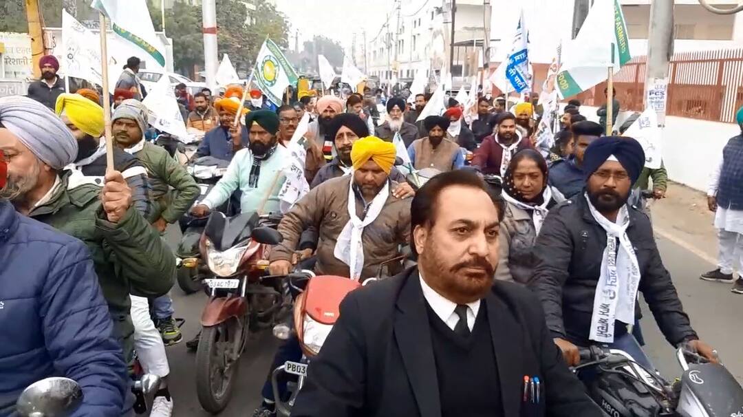'ਆਪ' ਨੇ ਕਿਸਾਨਾਂ ਦੀ ਹਿਮਾਇਤ ਕਰਦੇ ਹੋਏ ਪੰਜਾਬ 'ਚ ਵੱਖ-ਵੱਖ ਥਾਂ ਕੱਢੀ ਮੋਟਰਸਾਇਕਲ ਰੈਲੀ AAP holds motorcycle rallies in various parts of Punjab in support of farmers 'ਆਪ' ਨੇ ਕਿਸਾਨਾਂ ਦੀ ਹਿਮਾਇਤ ਕਰਦੇ ਹੋਏ ਪੰਜਾਬ 'ਚ ਵੱਖ-ਵੱਖ ਥਾਂ ਕੱਢੀ ਮੋਟਰਸਾਇਕਲ ਰੈਲੀ